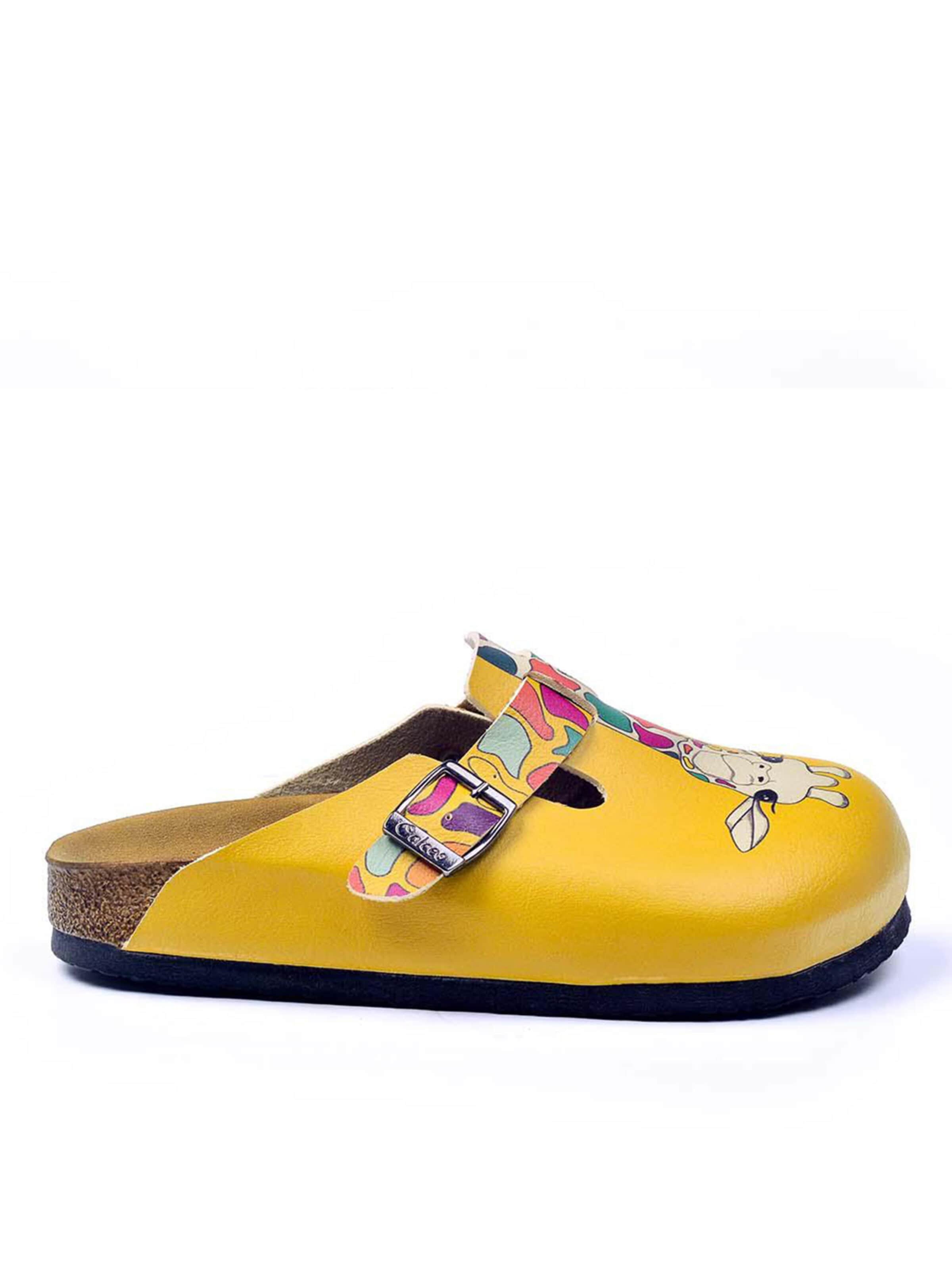 Goby Clogs 'Calceo' in Yellow: front
