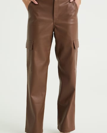 évasé Pantalon cargo WE Fashion en marron : devant