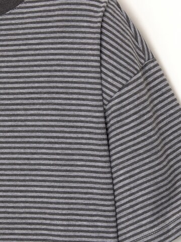 T-shirt Pull&Bear en gris