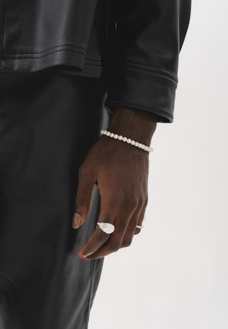 Commen Lines Bracelet in White: front