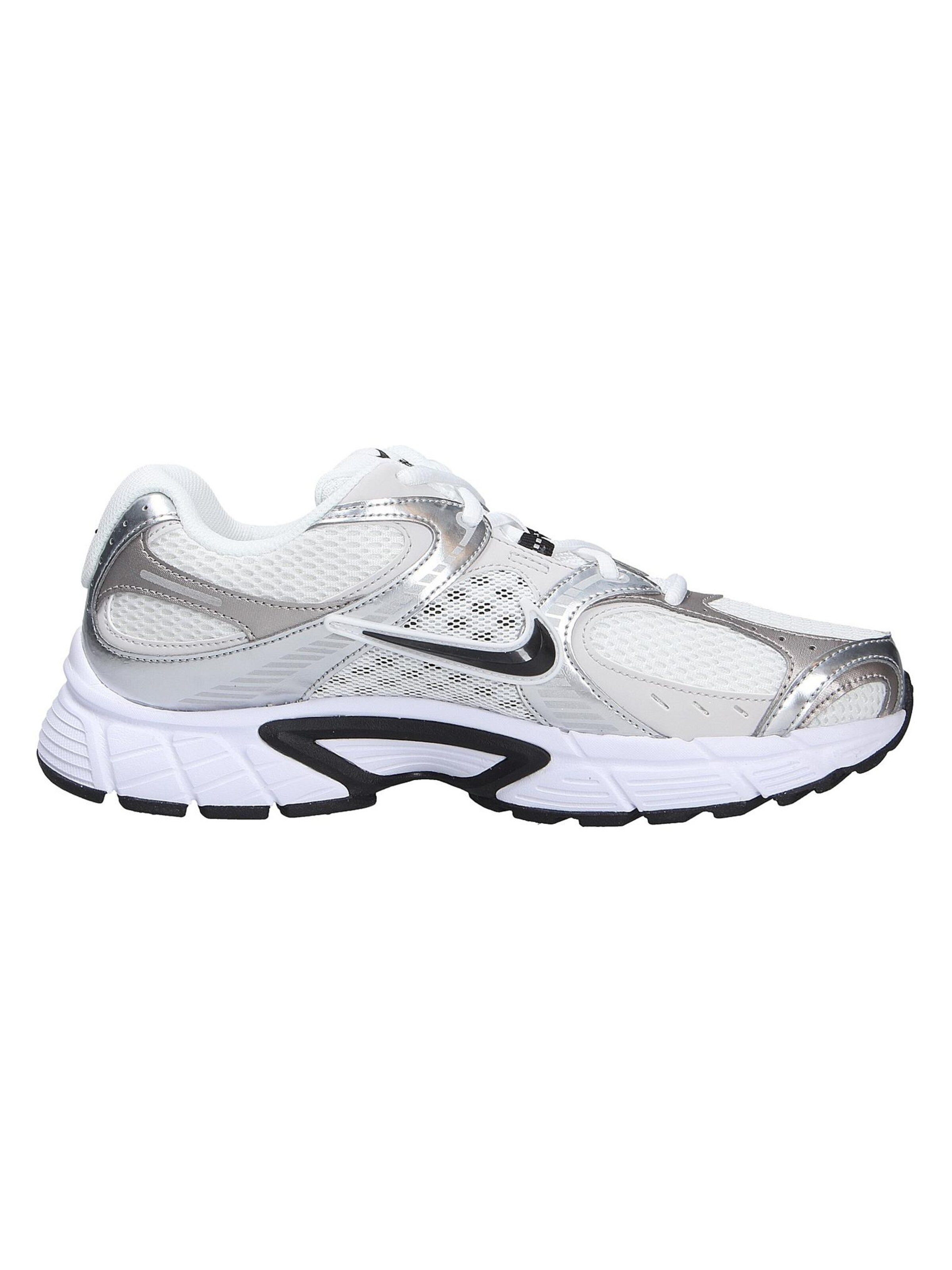 Nike Sportswear Rövid szárú sportcipők 'V5 RNR' - fehér