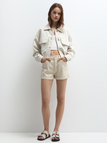 Pull&Bear Regular Shorts in Beige