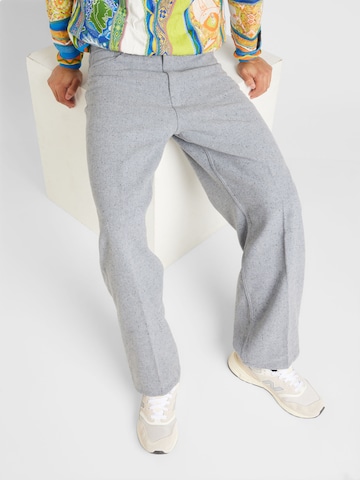 Loosefit Pantalon à plis 'Astro' WEEKDAY en gris