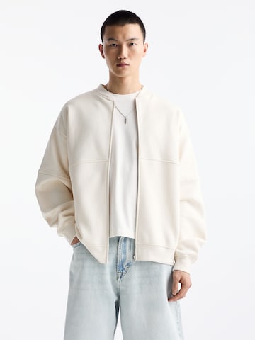 Pull&Bear Zip-Up Hoodie in White: front