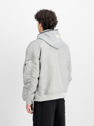Giacca di mezza stagione di ALPHA INDUSTRIES in grigio
