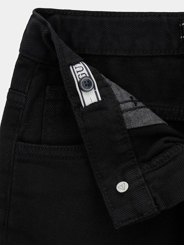 GUESS Regular Jeans in Schwarz