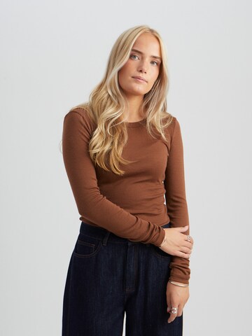 minus Shirts 'Cally' i brun: forside