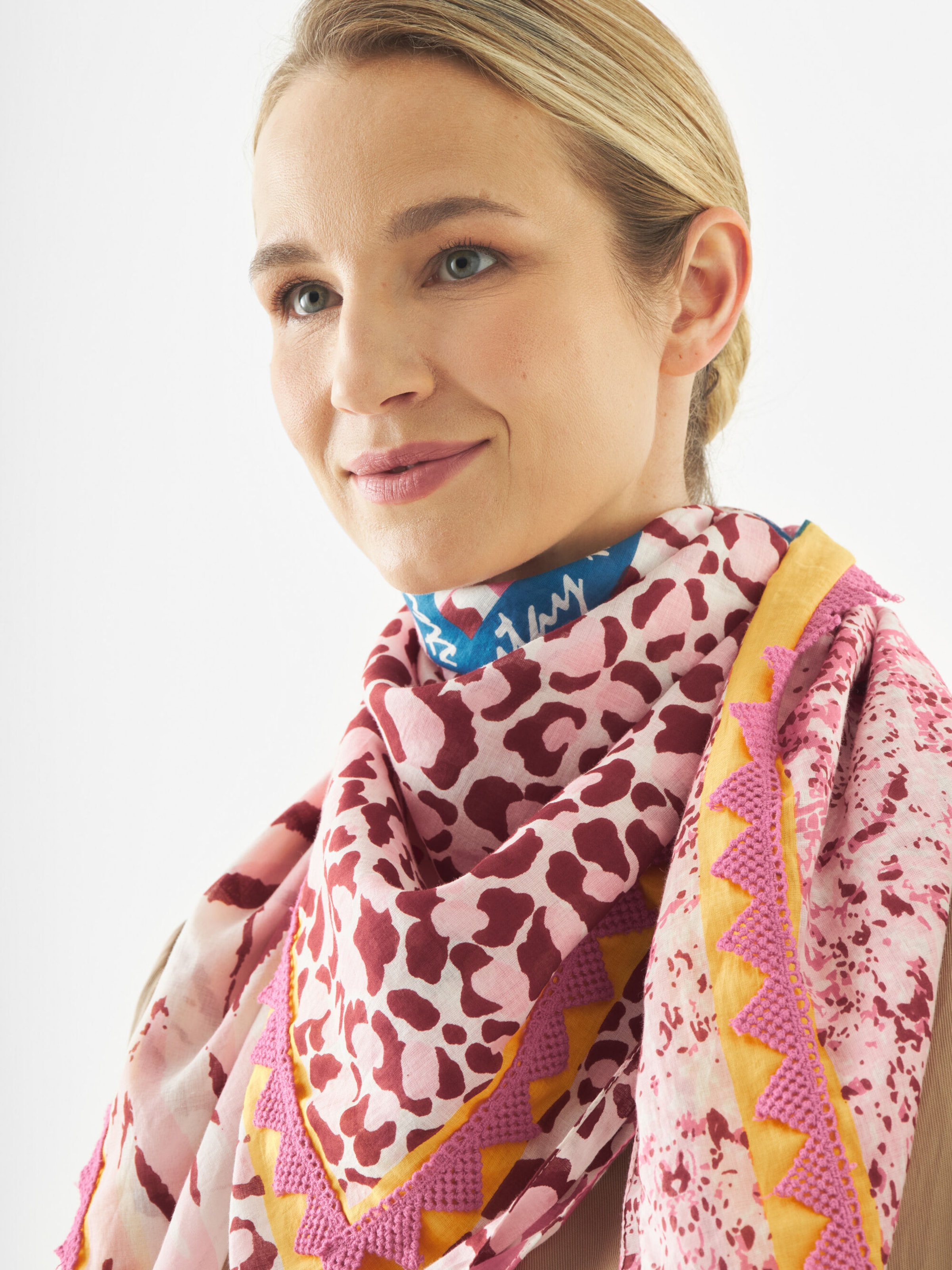 CODELLO Tuch Animal-Print und STAY WILD-Schriftzug in Pink