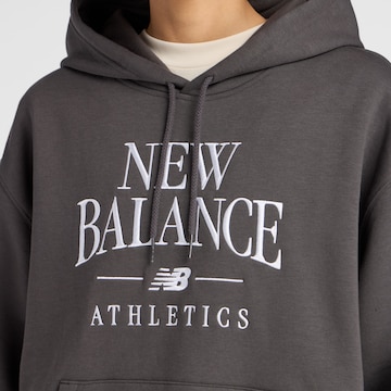 new balance Sweatshirt 'Trackside' in Grau