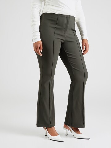 évasé Pantalon 'CARSALLY' ONLY Carmakoma en vert : devant