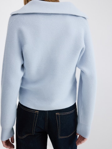 MANGO Пуловер 'FRESON' в синьо