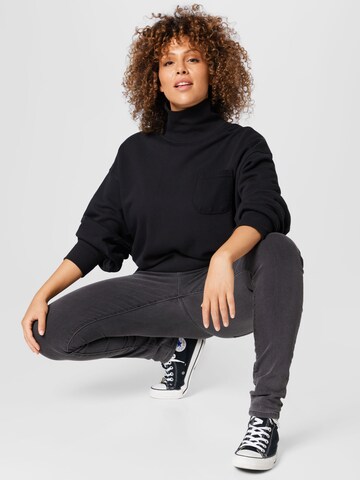 Reebok Sweatshirt in Black