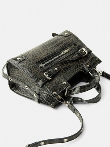 Bershka Handtasche in Schwarz