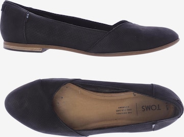 TOMS Flats & Loafers in 38 in Black: front