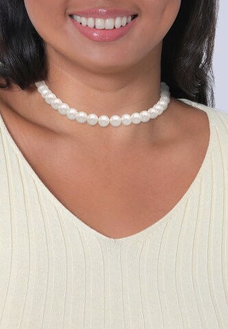 ELLI Necklace in White: front