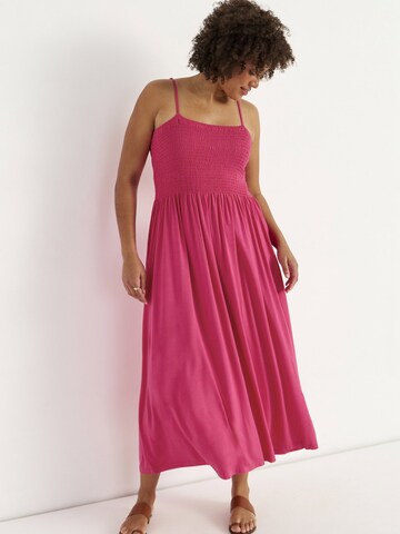 Cellbes of Sweden Jerseykleid mit Smokarbeit in Pink