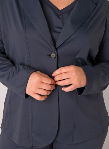 BASE LEVEL CURVY Blazer in Blue