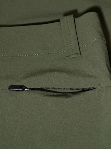 MAMMUT Regular Outdoor Pants in Green
