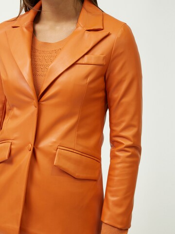 Blazer di Influencer in arancione