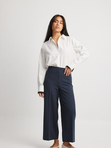 NA-KD Wide leg Pleated Pants in Blue: front