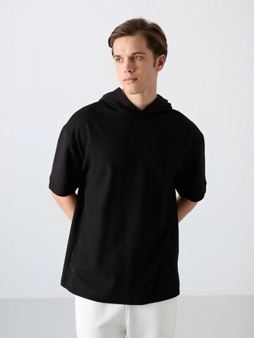 Tommy Life Shirt in Black: front