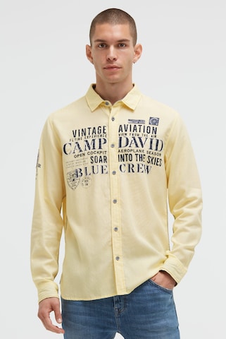 CAMP DAVID Regular Fit Jacquard-Langarmhemd mit Artworks in Gelb: Vorderseite