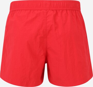 Champion Authentic Athletic Apparel Badeshorts in Rot