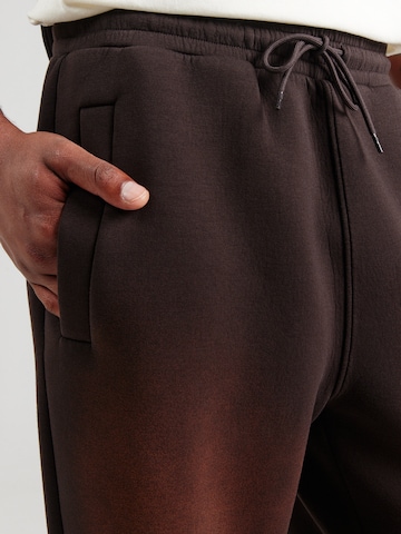 WEEKDAY - regular Pantalón en marrón