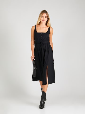 Rochie de la GAP pe negru