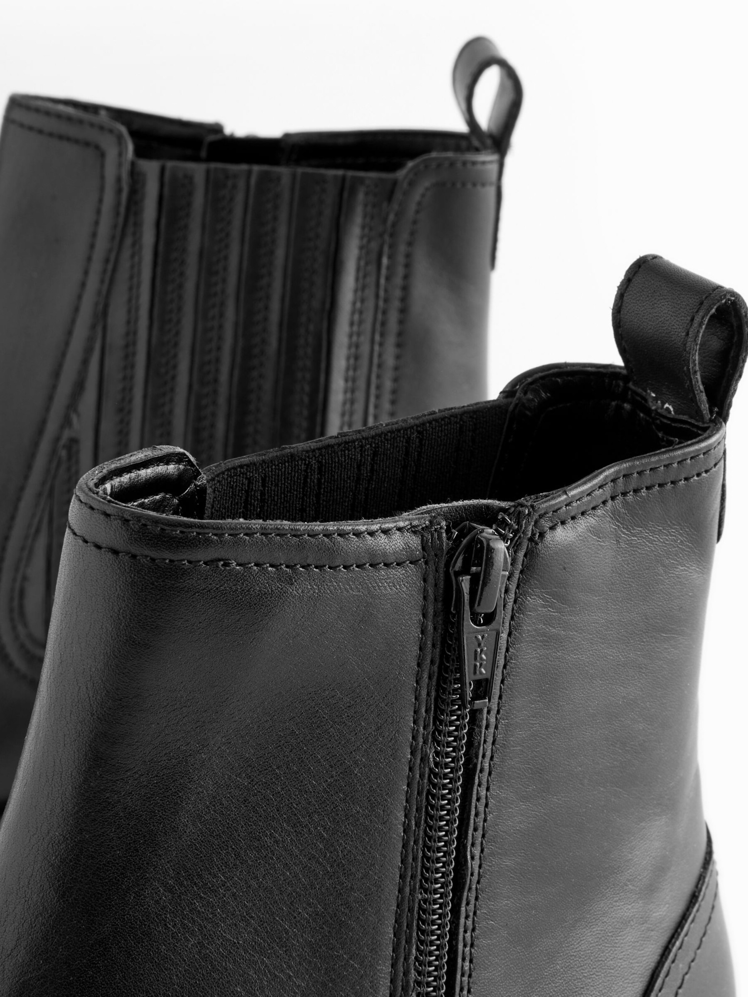 Next Botki Chelsea w kolorze czarny