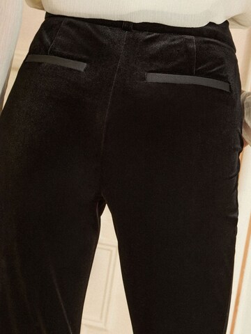 évasé Pantalon love & roses en noir