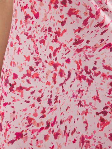 Robe de soirée Trendyol en rose