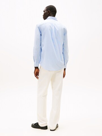 Coupe regular Chemise TOMMY HILFIGER en bleu : derrière