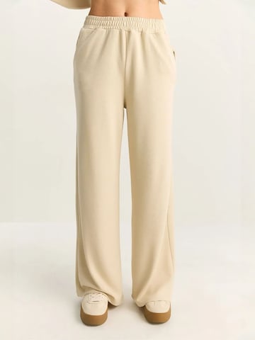 Completo pantalone di Bianco Lucci in beige