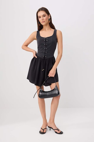 Trendyol - Vestido en negro