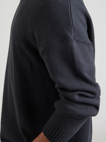 HOLLISTER Sweater in Black