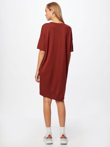 Robe 'Regitza' minimum en rouge