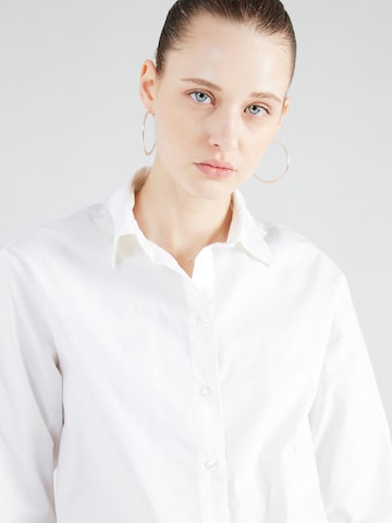 Samsøe Samsøe חולצות נשים 'Adisoni' בלבן