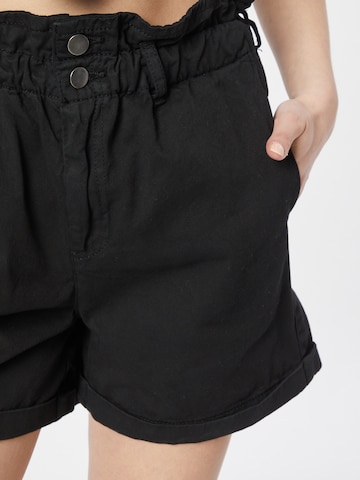 Urban Classics Loosefit Shorts in Schwarz