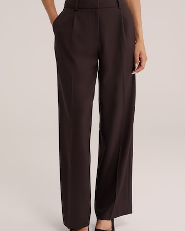 WE Fashion - regular Pantalón plisado en marrón: frente