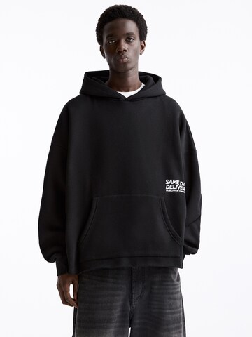 Pull&Bear Sweatshirt in Zwart: voorkant