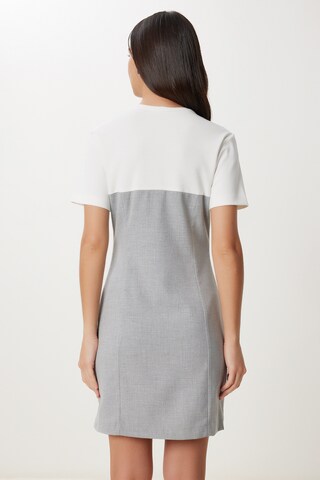 Rochie de la Happiness İstanbul pe gri