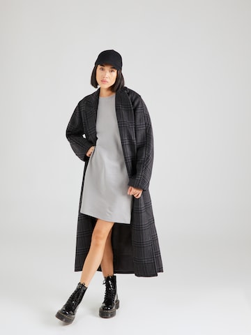 Robe Eight2Nine en gris