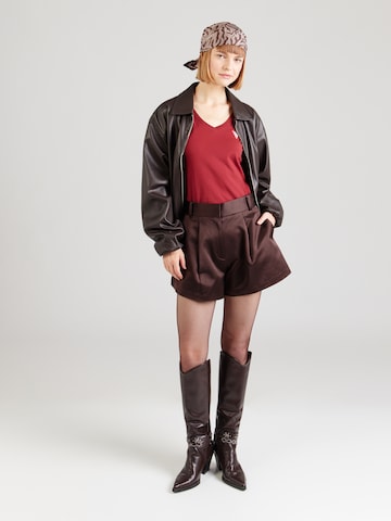 Maglietta di GUESS in rosso