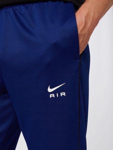 Nike Sportswear Tapered Byxa i blå