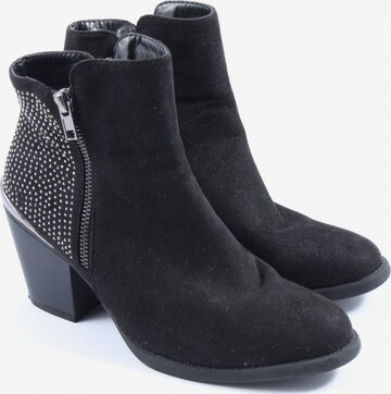 Claudia Ghizzani Dress Boots in 36 in Black: front