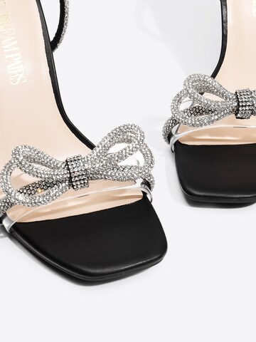 Dream Pairs Strap Sandals in Black