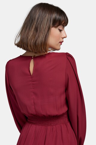 Jimmy Sanders - Vestido en rojo