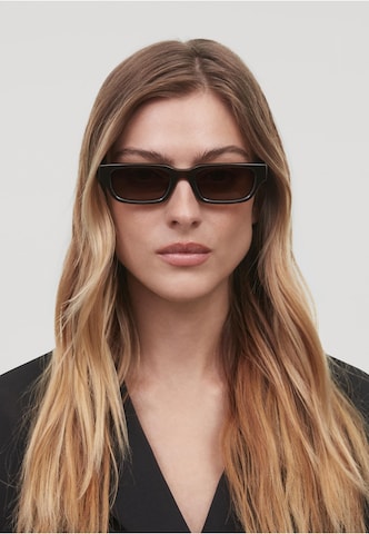 CHIMI Sunglasses in Brown: front