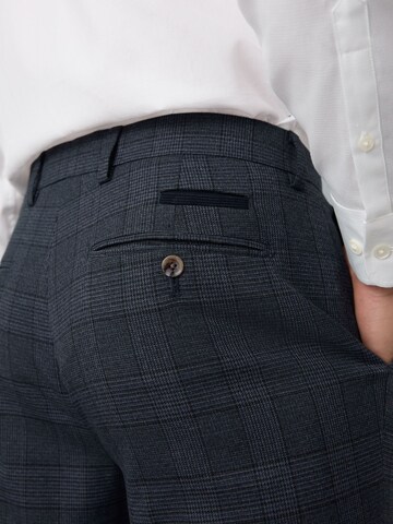 regular Pantaloni con piega frontale di Next in blu